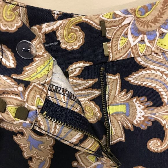 - Loft navy shorts with large flower print. Size 2 - Picture 3 of 7